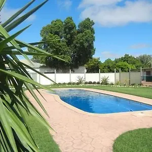 ** Hotel Tourist Park Caravan Park Australia